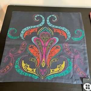 2 beautiful pillow cases for decorative pillows